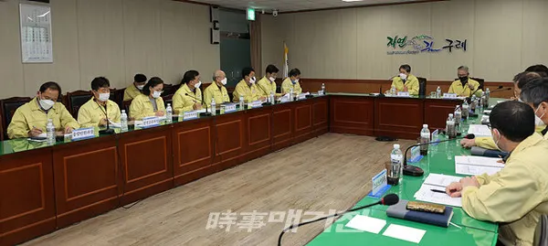 구례군은 “22일 군청 상황실에서 ‘민선7기 군수 공약사항 추진상황 보고회’를 가졌다. 이날 보고회에서 전반적인 공약사항 추진상황을 점검하고, 추진 중인 사업의 조속한 마무리와 부진사업에 대한 대책을 마련했다”고 밝혔다.(사진_구례군청)