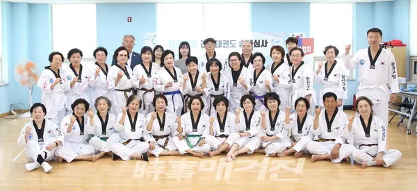심사를 마치고 이희승, 이경태강사, 광산구 보건소 담당 양보미, 송도애 주무관과 함께 (사진_정연수기자)