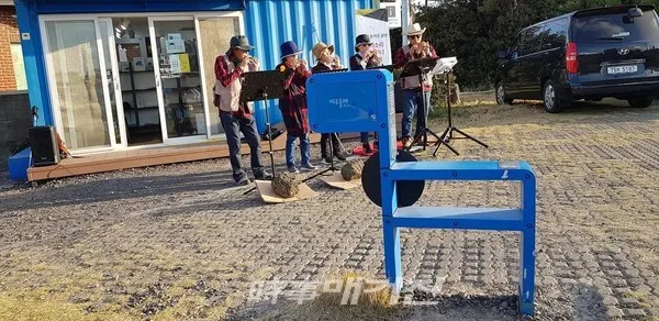 귀착지 표선, 오카리나 합주 공연으로 환대(사진_박혜경 서양화가)