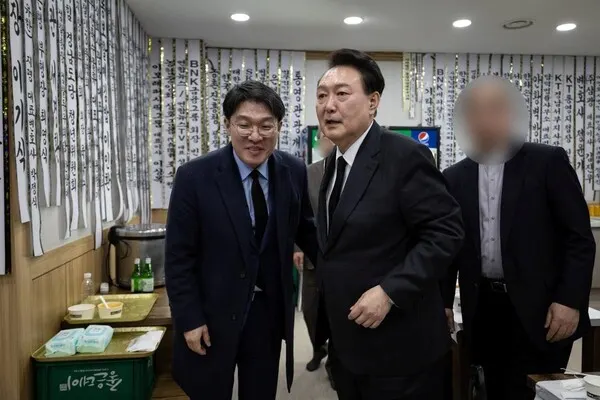 윤석열 대통령이 지난 16일 정점식 국민의힘 의원 배우자 빈소를 조문했다. (사진_독자 제공)
