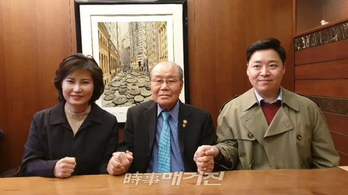 ▲ 차례대로 강남구병지구당 이재인 위원장, 한미동맹협의회 임청근 총재, 자유한국당 강남구을지구당 정원석 위원장