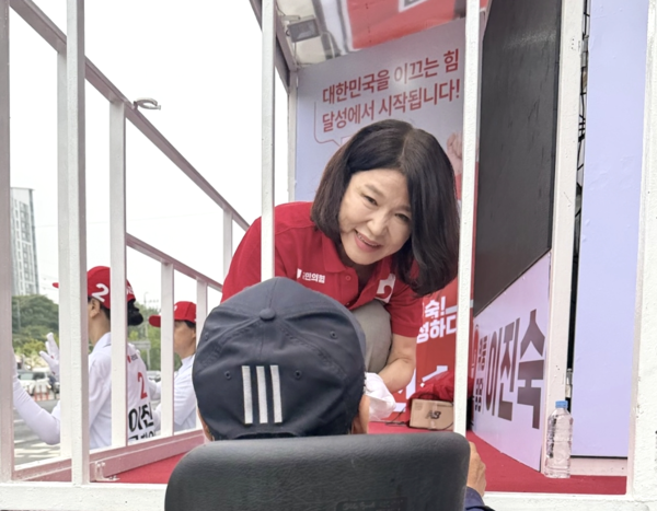 이진숙 국민의힘 달성군 국회의원 보궐선거 후보가 21일 오전 대구 달성군 다사읍 대실역 사거리에서 출정식을 개최했다.(사진_이진숙 캠프)