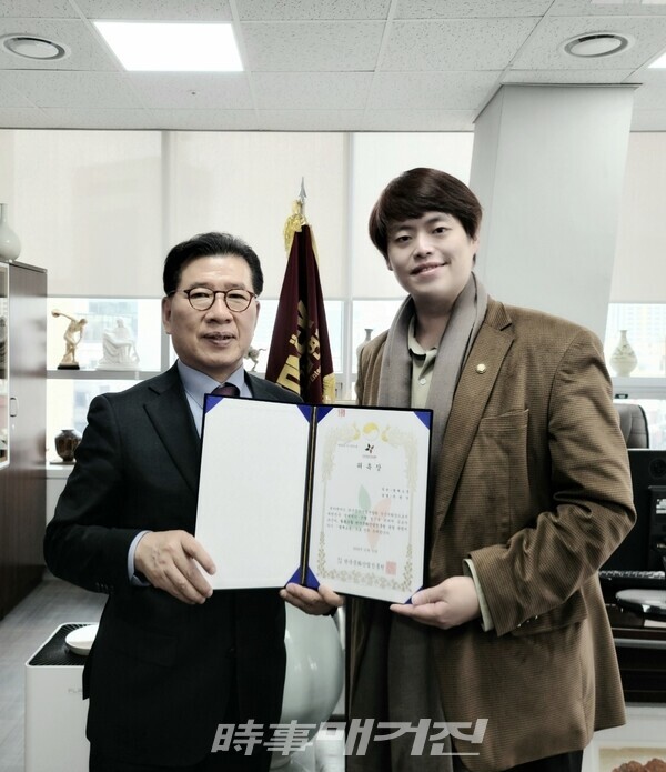 (사진 = 좌) 한국중견기업연합회 반원익 상근부회장 , 우)한국문화산업진흥원 홍성화 이사장)