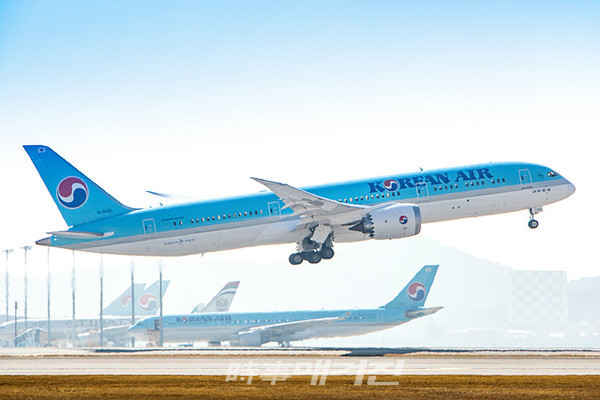 대한항공은 "코로나19라는 사상 최악의 위기 속에서도 2020년 영업흑자를 기록했다"고 5일 밝혔다. 사진은 대한항공의 보잉787-9 여객기이다(사진_대한항공)