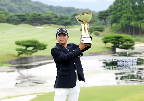 제68회 KPGA 선수권대회 with A-ONE CC, 총상금 15억 원, 우승 상금 3억 2천만 원이 걸린 이 대회에서 옥태훈은 나흘 내내 보기 하나 없는 완벽한 라운드로 20언더파 264를 적어냈다.(사진_KPGA)