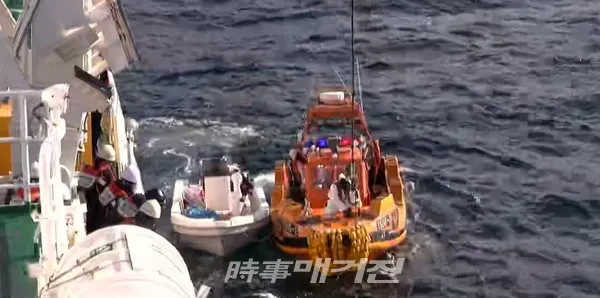 지난해 가거도 인근 해상에서 영해침범 선박 검거 모습이다.(사진_서해지방해양경찰청)