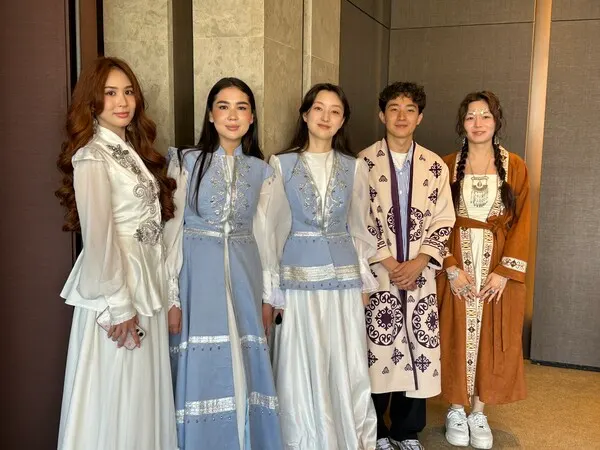 카자흐스탄 지역&관광 설명회 진행을 도운 카자흐스탄 학생들 (사진_카자흐스탄 관광청 JSC)