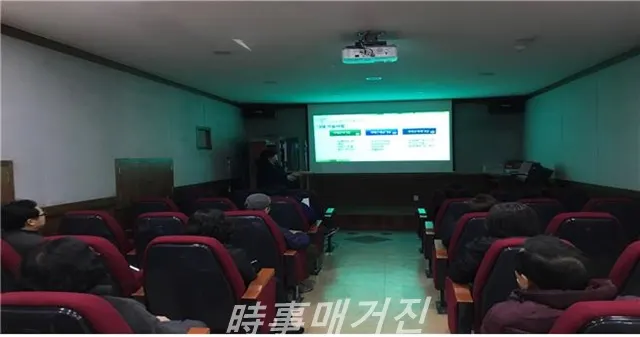 만덕1동 주민센터에서 복지통장들이 역량강화 교육을 받고 있다. (사진_북구청)