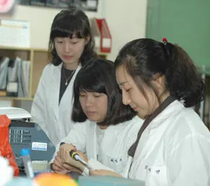 ▲ 이번 WCU사업으로 전남대학교는 지방 대학의 한계를 극복할 기회가 될 수 있을 것으로 보이며 단순히 외국의 유명 학자를 한국에 유치하는 사업이 아닌 국제협력 연구를 통해 세계 대학들과 어깨를 나란히 할 수 있는 계기될 것으로 예상된다.