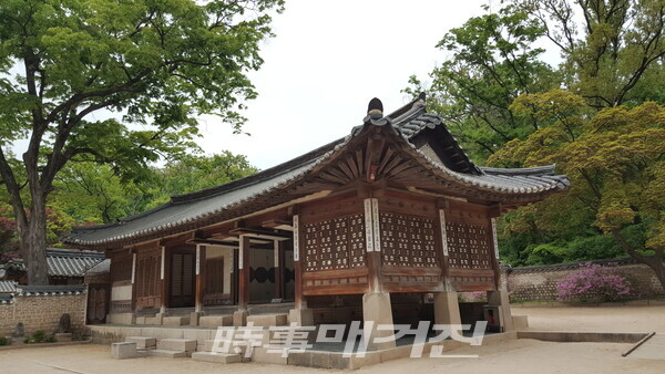 연경당은 이곳 사랑채의 당호이며 이 집 전체를 가르키는 이름이다. 사대부가 집주인의 일상 거처로 독서, 휴식, 손님접대의 공간이다.  (사진_안나겸 기자)