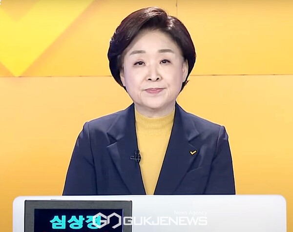 심사정 정의당 대통령 후보가 11일 오후 서울 중구 MBN 스튜디오에서 한국기자협회 주최·방송 6개사 공동 주관 2022 대선후보 초청 토론회에서  "김혜경 씨 '과잉의전 논란'과 김건희 씨 주가조작 의혹은 대선 후보의 리스크라고 지적했다.(채널A캡쳐)
