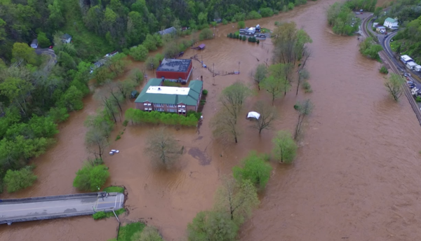 홍수로 물에 잠긴 마셜제도 (출처 = YouTube, GEOcosmicREX 채널, "Marshall NC flooding Blennerhassett Island April 19, 2019 clip4" 영상)