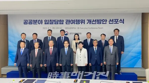 선포식 기념 사진. 앞줄 오른쪽 두 번째가 마사회 정기환 회장 (사진_한국마사회 제공)