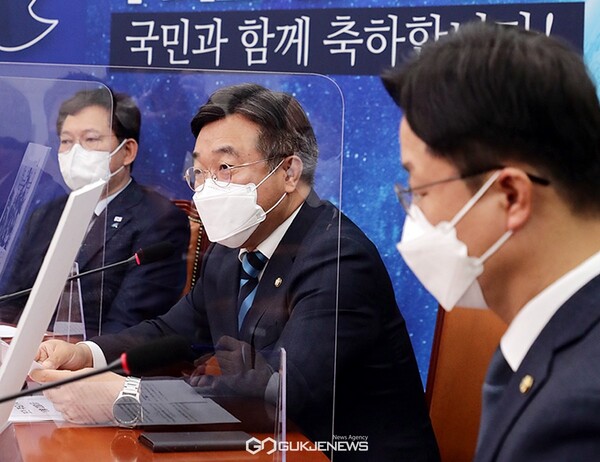 윤호중 더불어민주당 원내대표가 22일 오전 국회에서 열린 최고위원회의에 참석해 모두발언을 하고 있다./사진=국제뉴스