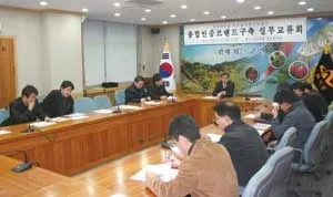 ▲ 2010년도에는 한지형 품종의 의성산 생마늘을 인증하는 통합인증브랜드를 구축하여 소비자 신뢰도를 향상시키고 지역 특산품에 대한 고유 브랜드를 구축함으로써 지역경쟁력 강화에 주력할 계획이다.