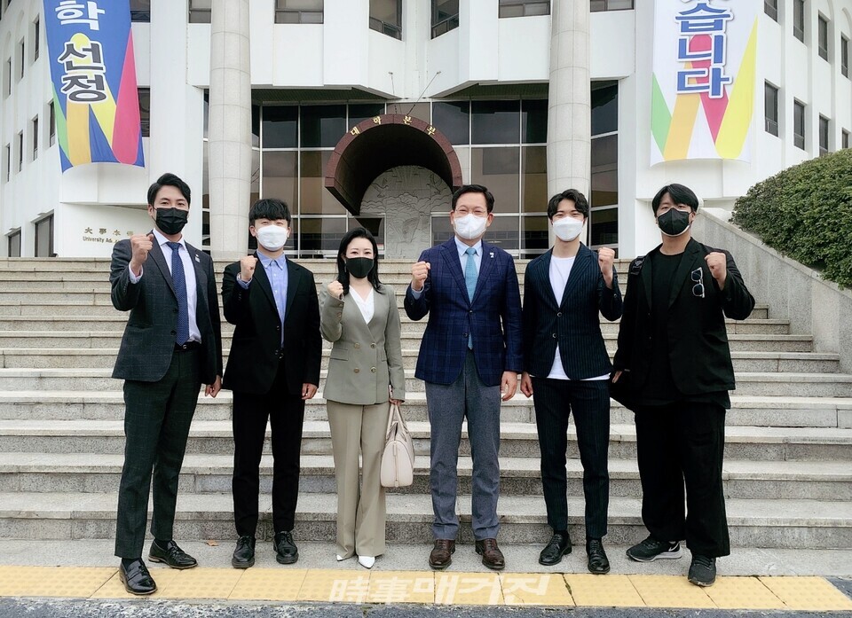 왼쪽부터 석성민 광주광역시 위원장, 이승도 문화체육특별위원장, 장진영 여성정책연구소장, 송영길 더불어민주당 대표, 박성호 중앙위원장, 임승훈 전라북도 위원장