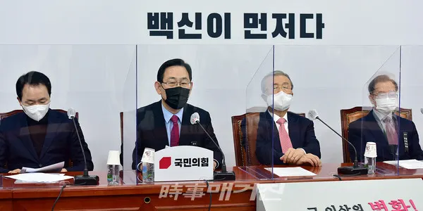국민의힘 주호영 원내대표가 17일 국회에서 열린 비상대책위원회의에서 발언하고 있다.(사진_공동취재단)