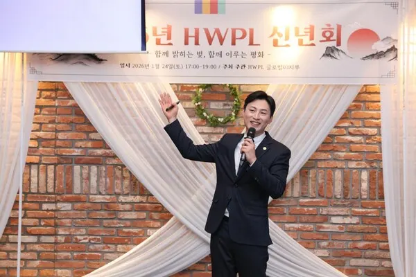 지난 24일 HWPL 글로벌03지부가 부산 BIFC몰 3층 루이하우스에서 ‘2026년 HWPL 신년회’를 개최한 가운데 김우남 지부장이 인사말을 하고 있다.(사진_HWPL 글로벌03지부)