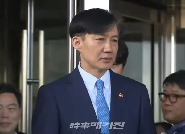 14일 오후 조국 장관이 사퇴후 법무부 청사를 떠나고 있다.