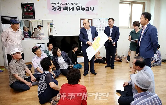 광양시가 연일 폭염이 이어짐에 따라 어르신들의 안전사고를 미연에 방지하고, 다가오는 추석을 맞아 경로당 이용 어르신들을 위문하기 위해 19일(월)부터 경로당 322개소 전수 점검에 나서고 있다.(사진_광양시청)