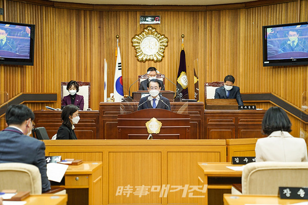 목포시 김종식 시장은 18일 열린 제363회 목포시의회 임시회에서 시정연설을 통해 2021년도 시정운영을 밝혔다.(사진_목포시청)