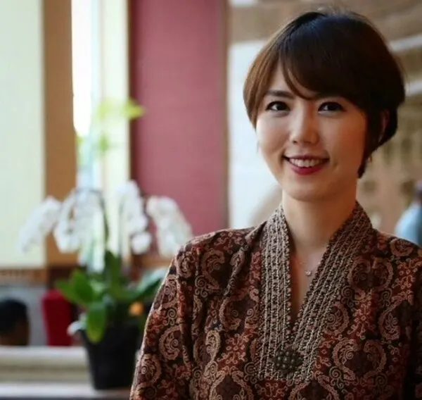 글/ 박재아는 태평양기후위기대응협의회 사무처장, 태평양학회 이사, 팔라우 대통령 경제·관광 직속 자문, 조선대학교 대외협력 외래교수로 활동 중이며, 이화여대 사회학과 졸업 후 서울대 국제대학원 국제지역학 석사, 환경대학원 환경계확학 박사과정에 있다. 피지·사모아 관광청 한국지사장, 솔로몬제도 관광청 특별자문, 태평양 관광기구(SPTO)·인도네시아 관광창조경제부 한국지사장을 역임했으며, 섬 지역의 문화·생태 다양성을 기반으로 지속가능한 발전과 관광·문화 교류 활성화를 연구하고 있다.