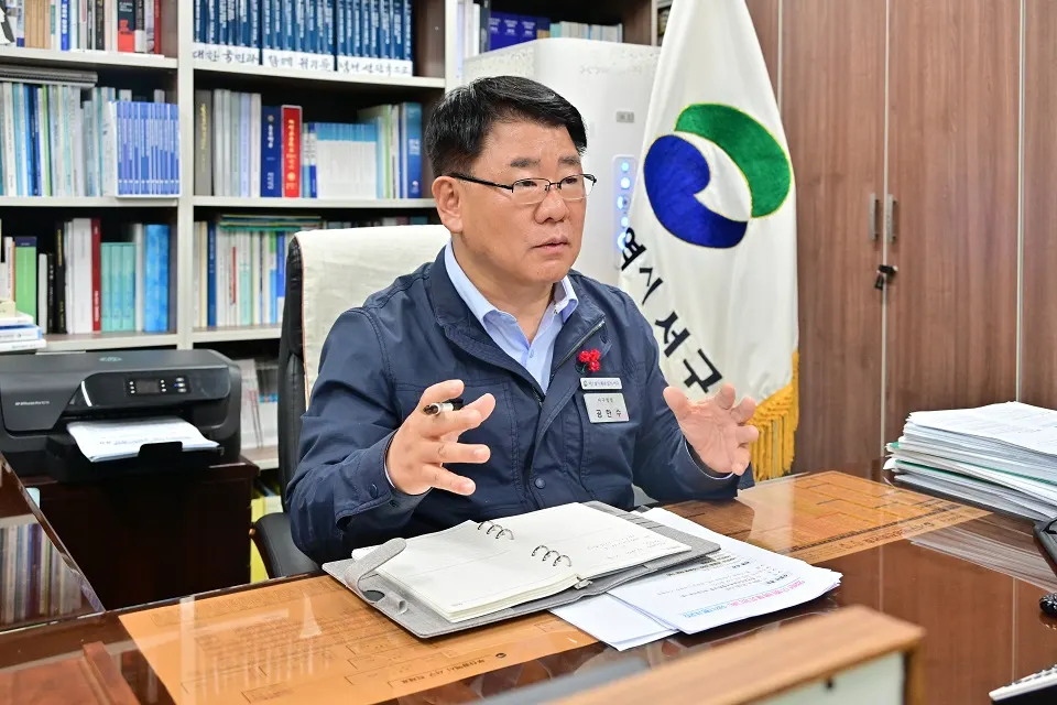 공한수 부산서구청장 인터뷰 모습.(사진_서구청)