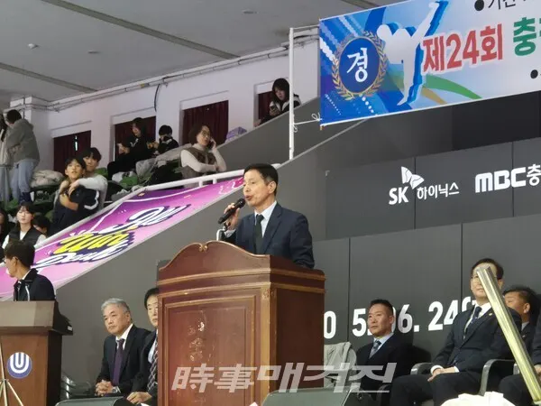 충청북도태권도협회 송석중 회장이 대회사를 하고 있다. (사진_이성만 기자)