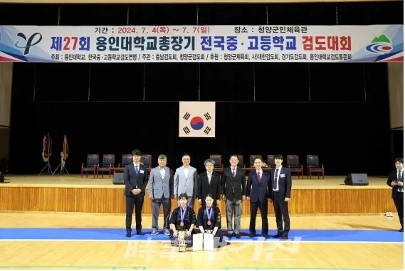 여중부 단체전 3위를 차지한 경기서해중 선수단 (사진_시사매거진)