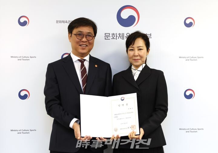 임명장 받은 국립오페라단 15대 단장 겸 예술감독 박혜진(사진_국립오페라단)