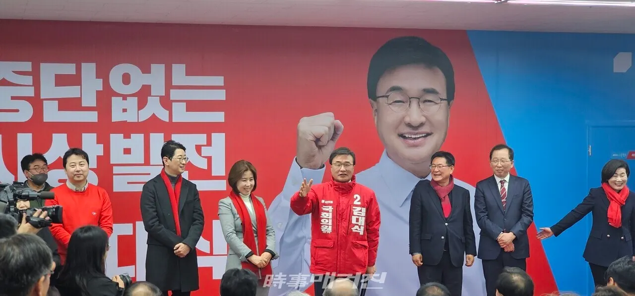 7일 오후 2시 부산 사상구에 출마한 국민의힘 김대식 후보가 선거사무소 개소식에서 발언을 이어오고 있다. (사진_정유희 기자)