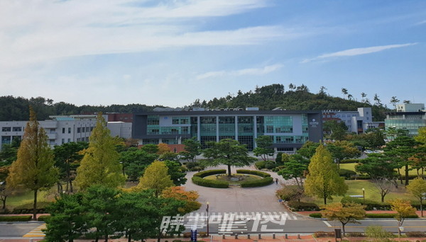 군산대학교가 여성가족부 주관 ‘가족친화우수기관’ 인증 연장을 획득하였다.(사진-군산대)