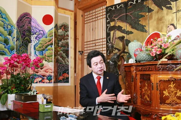 ‘허경영 하늘궁 무료급식소’를 운영하고 있는 허경영 총재(사진_시사매거진)