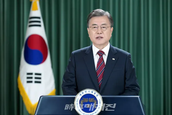 문재인 대통령이 5개 중견국(멕시코, 인도네시아, 한국, 터키, 오스트레일리아) 협의체인 믹타(MIKTA) 의장국 자격으로 유엔 75주년 기념 고위급회의 대표연설을 영상으로 전하고 있다. (사진_청와대)