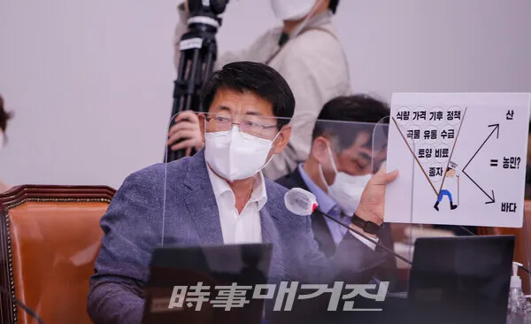 지난 5월 4일 국회 농림축산식품해양수산위원회에서 열린 조승환 해양수산부 장관 후보자 인사청문회에서 서삼석 의원이 “어민 입장에서 보면 윤석열 정부가 수산에 대해 큰 관심을 갖고 있지 않은 것 같다”고 지적했다.(사진_서삼석 의원실)