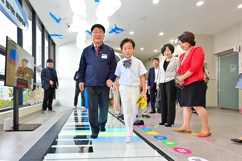 지난 9월 27일 한형석 자유아동극장 개관식 모습.(사진_서구청)