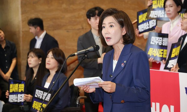 나경원 국민의힘 의원이 지난 6월 29일 서울 여의도 국회 로텐더홀에서 열린 더불어민주당의 원 구성 강행 규탄대회에서 발언하고 있다.(사진_국민의힘)