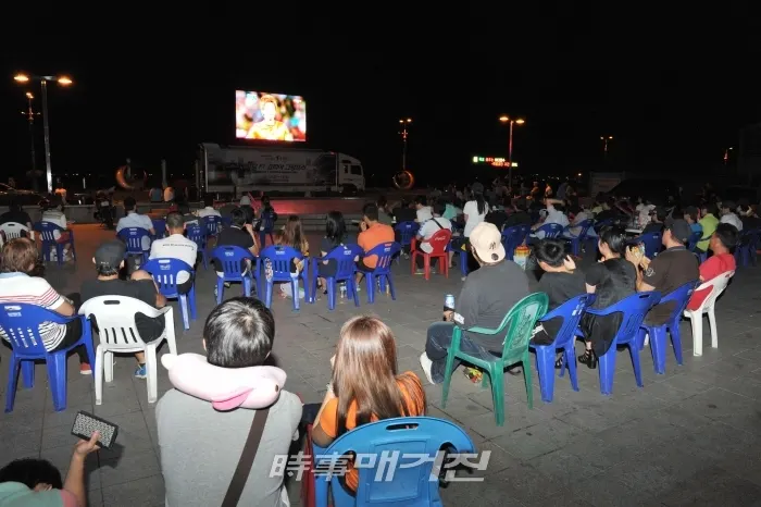 ▲ 런던올림픽축구4강전 길거리응원 모습.(사진_목포시청)