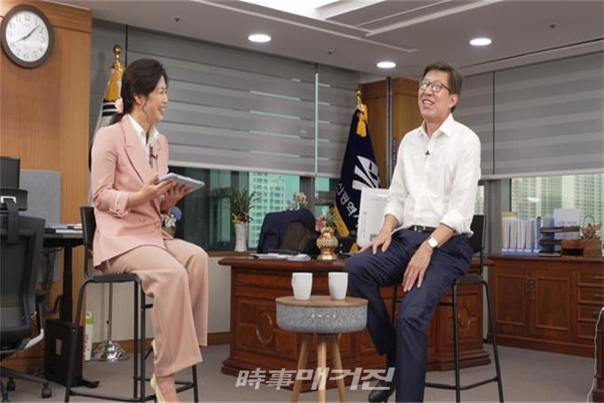27일 취임 50일을 맞아 시민 소통 콘텐츠 '취임 50일, 시민과 함께 50일'을 선보인다.(사진_부산시청)
