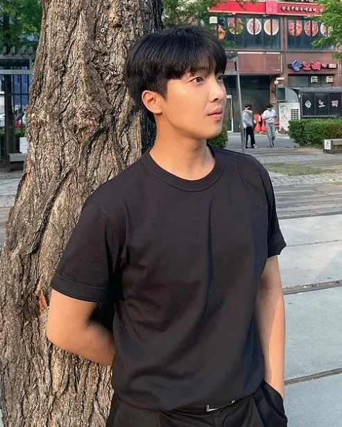 이찬원 찐친 황윤성 "오늘 날씨 좋다" 근황 전해