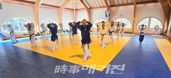 WTTU 근기 세미나가 진행되고 있다. (사진_남창 도장 제공)