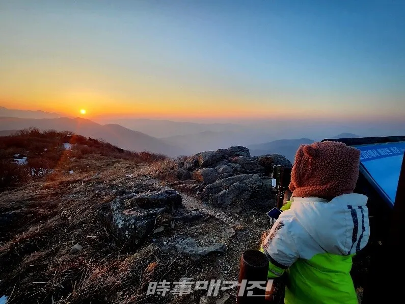 지리산국립공원 노고단에서의 해돋이 전경(사진_조용우)