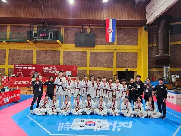 대회 입상한 대한민국 청소년  태권도 국가대표 단체사진 (사진_조두상 기자)