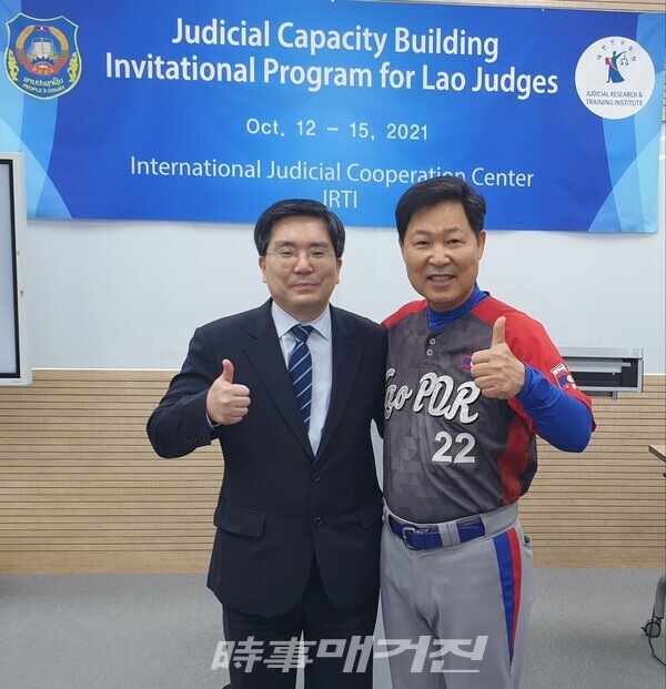 오세용 부장판사(좌)와 이만수 헐크파운데이션 이사장(사진_헐크파운데이션)
