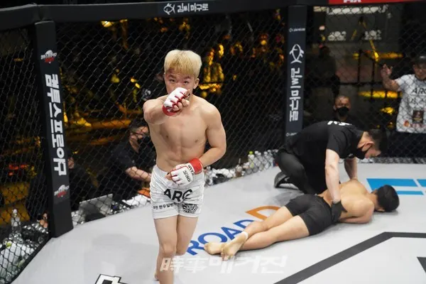 이정현은 1라운드에서 감을 잡은 뒤 2라운드에 상대를 실신 KO 시켰다. 부담감을 실력으로 이겨내 스타로서 자질이 충분하다는 걸 증명했다.
