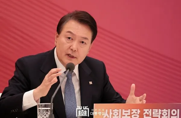 윤석열 대통령이 31일 오전 청와대 영빈관에서 열린 사회보장 전략회의에서 발언하고 있다.(사진_대통령실)