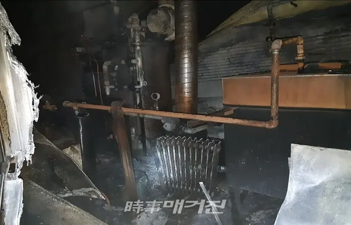 화목보일러로 인해 화재가 일어난 한 주택의 내부 모습 <사진제공=경기북부소방재난본부>