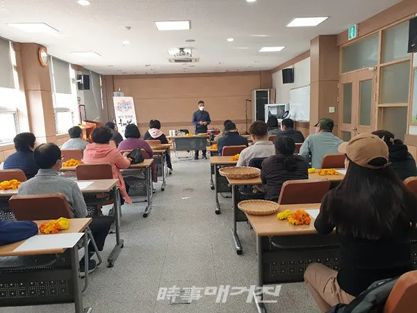 목포시는 “최근 사회적 거리두기가 1단계로 완화됨에 따라 코로나19로 외부활동이 어려웠을 정신질환 등록 대상자를 위해 주간재활프로그램, 지역사회 적응훈련 등 힐링프로그램을 운영하게 되었다”고 밝혔다.(사진_목포시청)