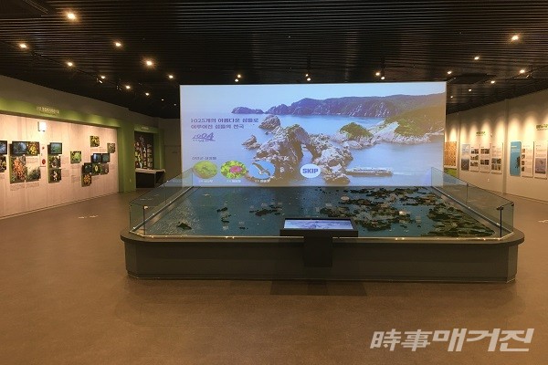 전시관, 체험실, 수장고, 연구실, 사무실 등으로 구성된 신안자생식물연구센터 내부 전경/사진=신안군청 제공