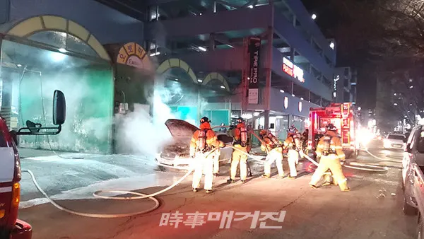목포소방서는 연초 잇따른 차량화재 발생에 시민들의 안전의식 고취 및 겨울철 차량관리 등 안전 홍보에 나섰다.(사진_목포소방서)